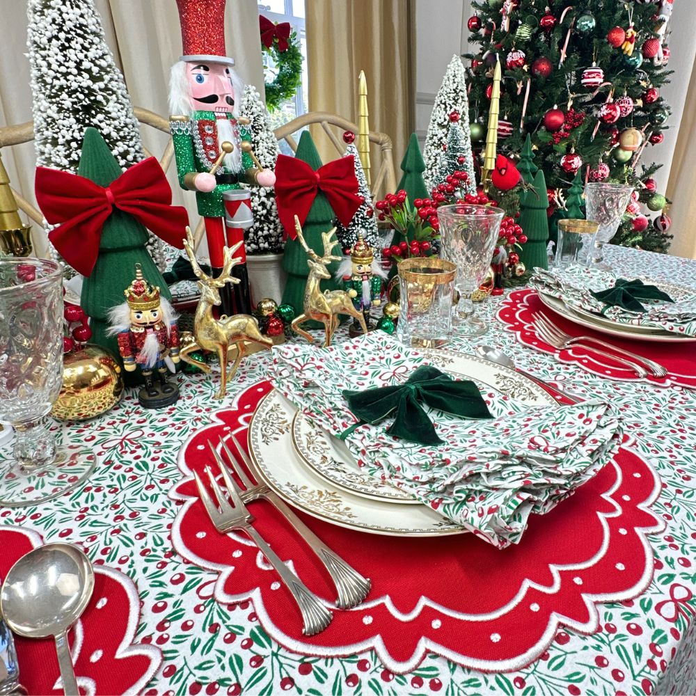 Mistletoe & Bows - Tablecloth