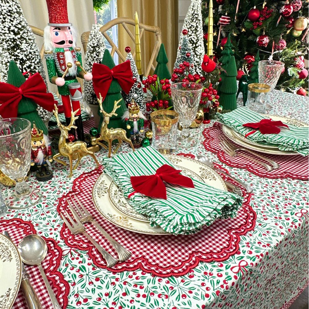 Mistletoe & Bows - Tablecloth