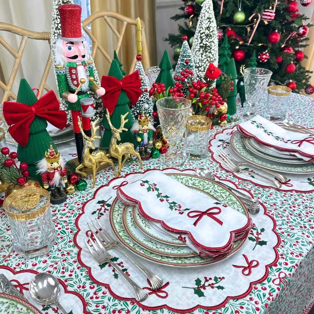 Mistletoe & Bows - Tablecloth