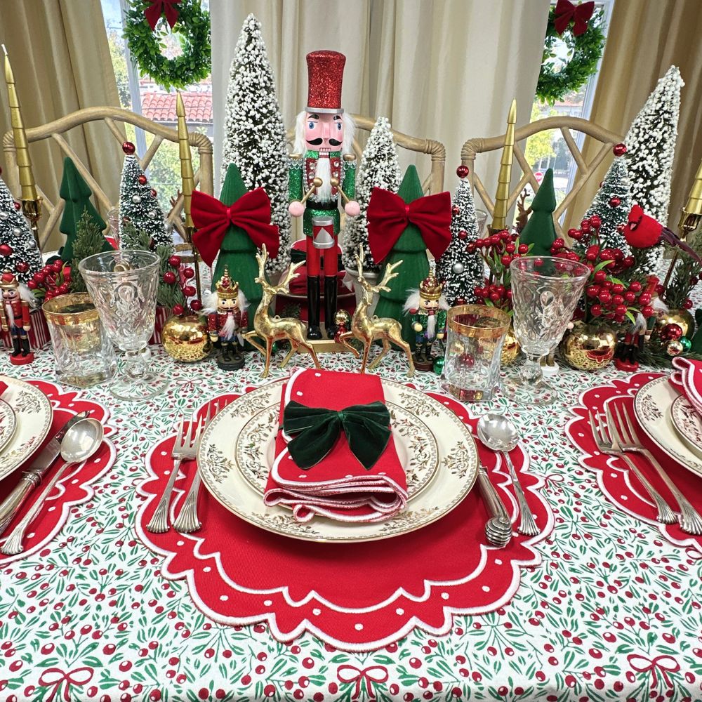 Mistletoe & Bows - Tablecloth