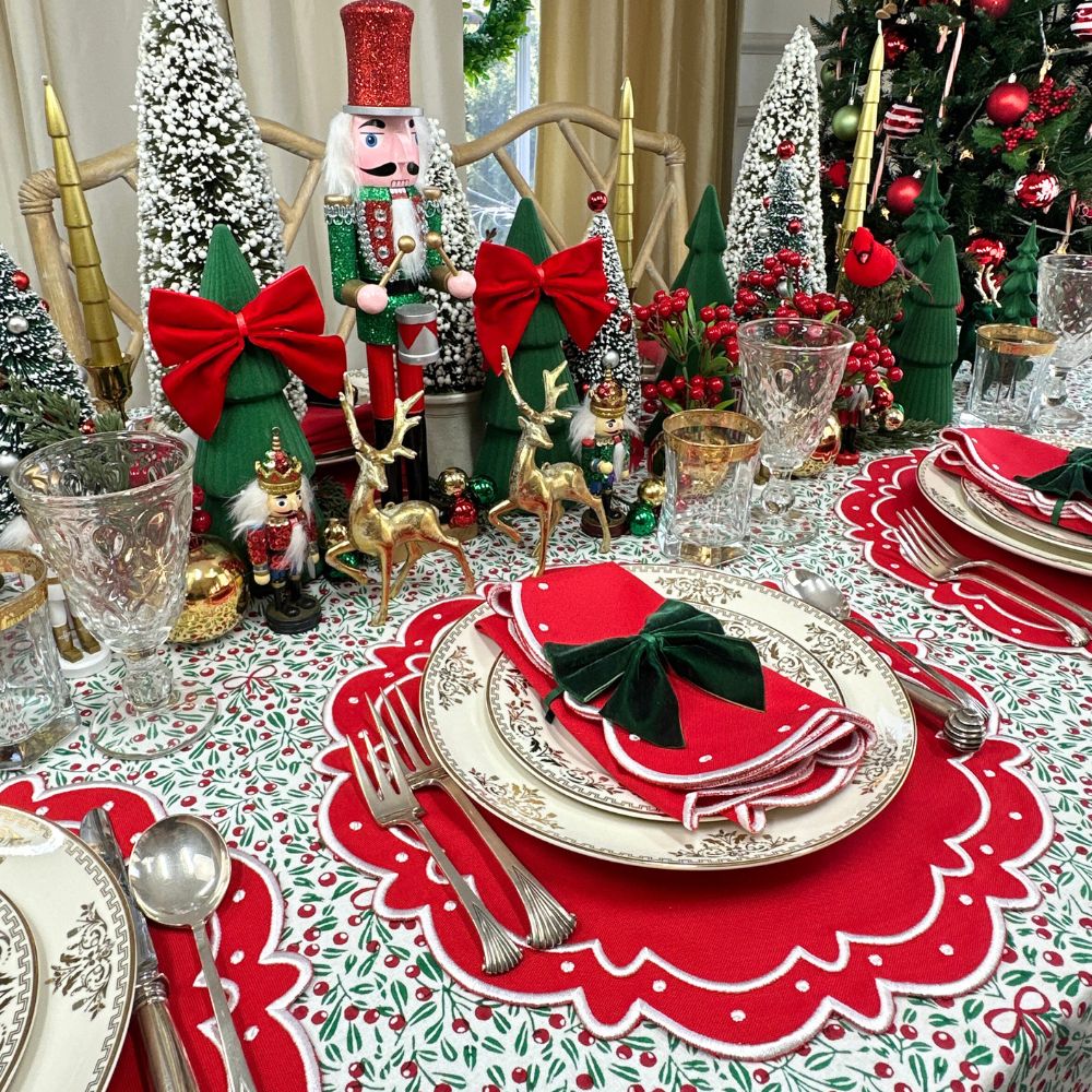 Mistletoe & Bows - Tablecloth