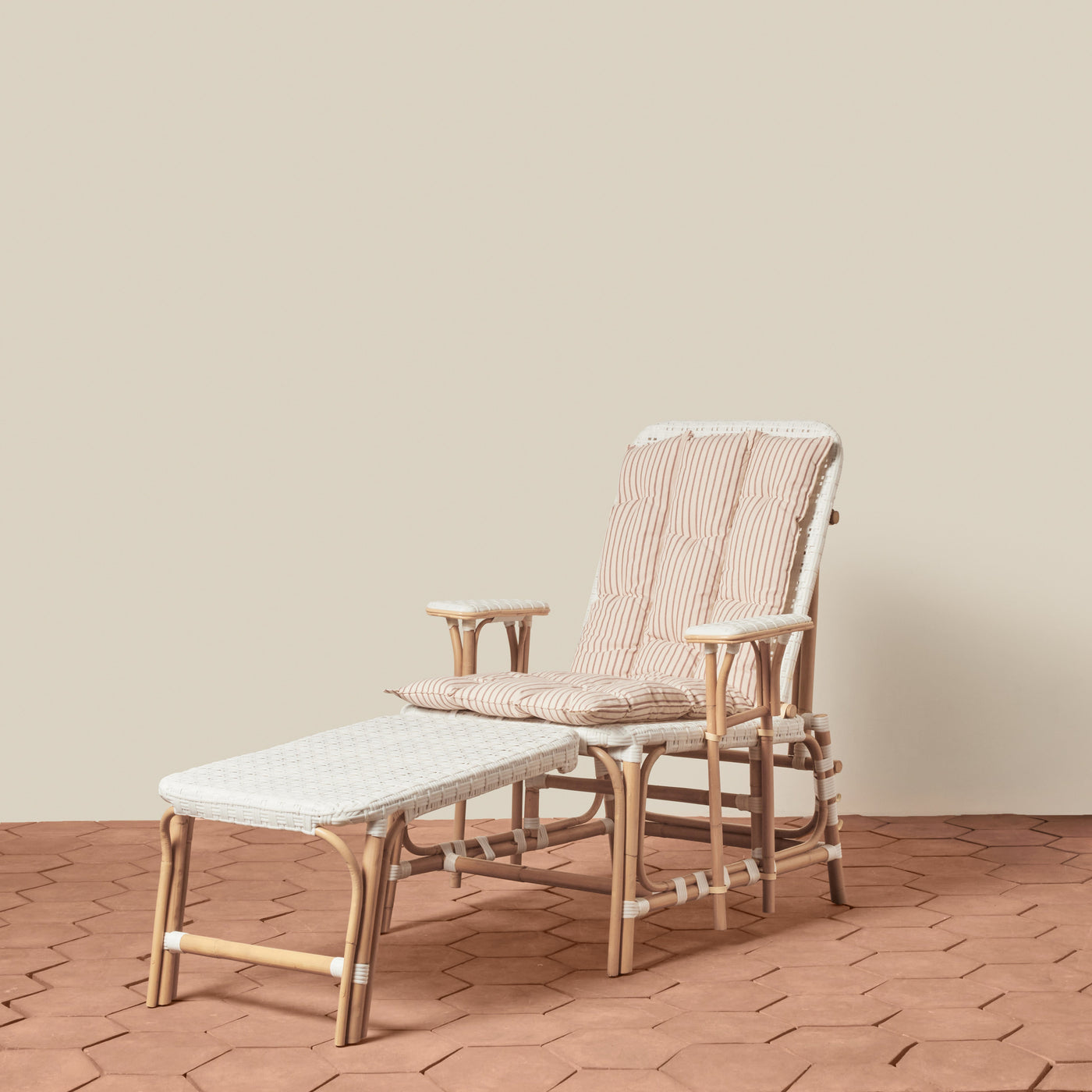 Flore Outdoor Chaise Lounge