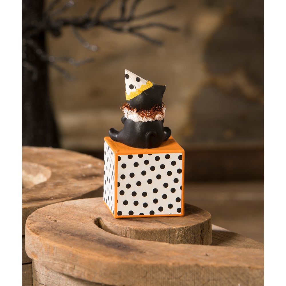 Party Hat Kitty on Block